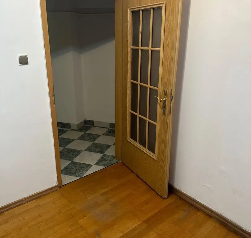 BRASADAS vinde ap cu 4 cam RENOVAT, 106mp, etaj 1 în zona SOARELUI.