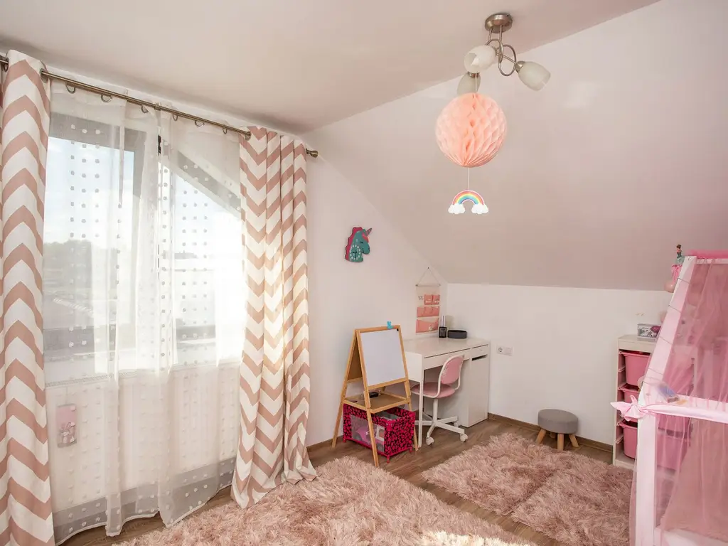 Vilă P+M, Clujului, 190 mp, teren 520 mp, singur în curte. 225 000 E