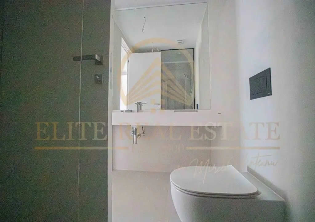 Stațiunea Mamaia - Vânzare apartament cu 4 camere, 3 bai cu vedere la lac.