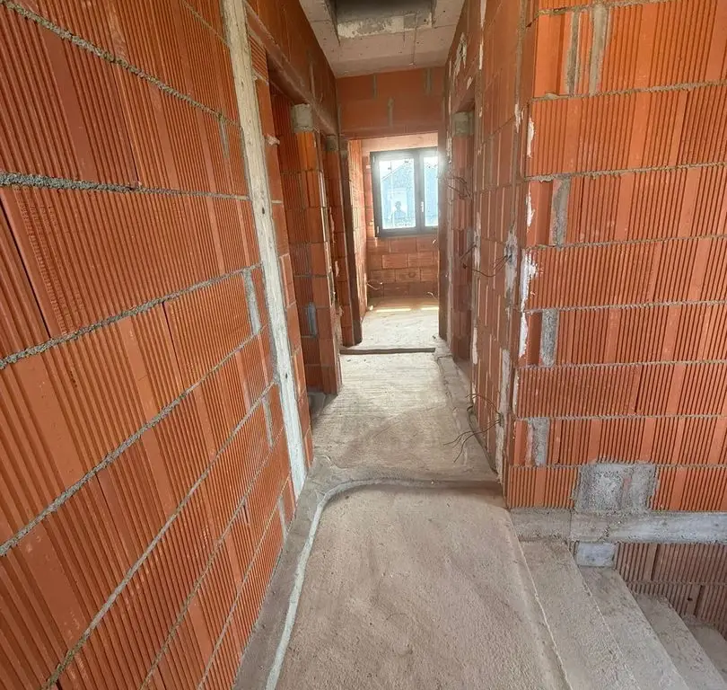 BRASADAS vinde Duplex zona Closca.