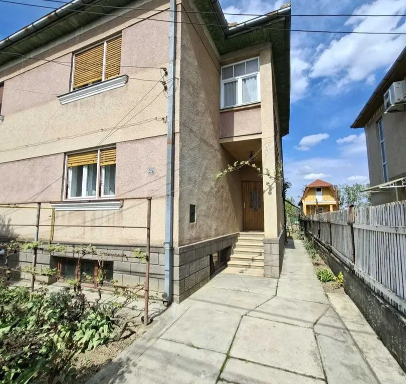 BRASADAS vinde casa cu etaj in zona Bercu Rosu.
