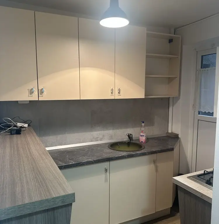 BRASADAS vinde garsoniera RENOVATA la PARTER in Micro 14.