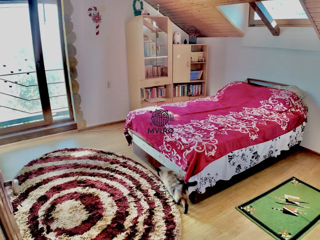 Casa de vanzare in Targoviste - 5 camere, 2 garaje, teren generos