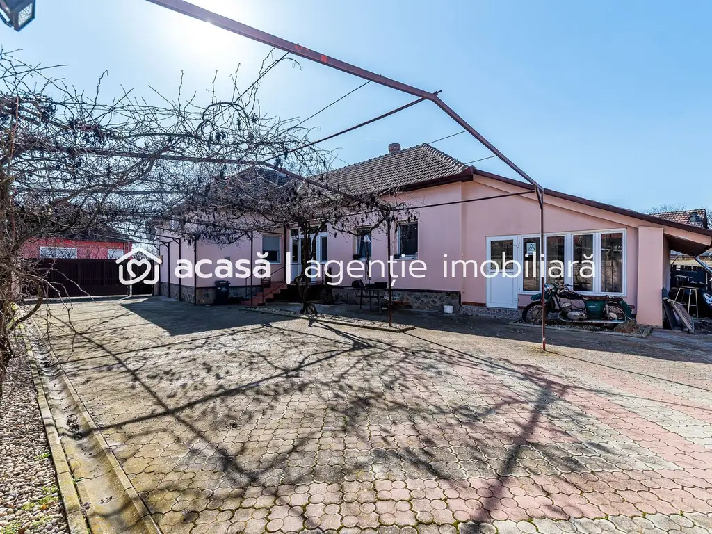 Casa ideală pentru familie: școală la 3 min. Zonă foarte liniștită.
