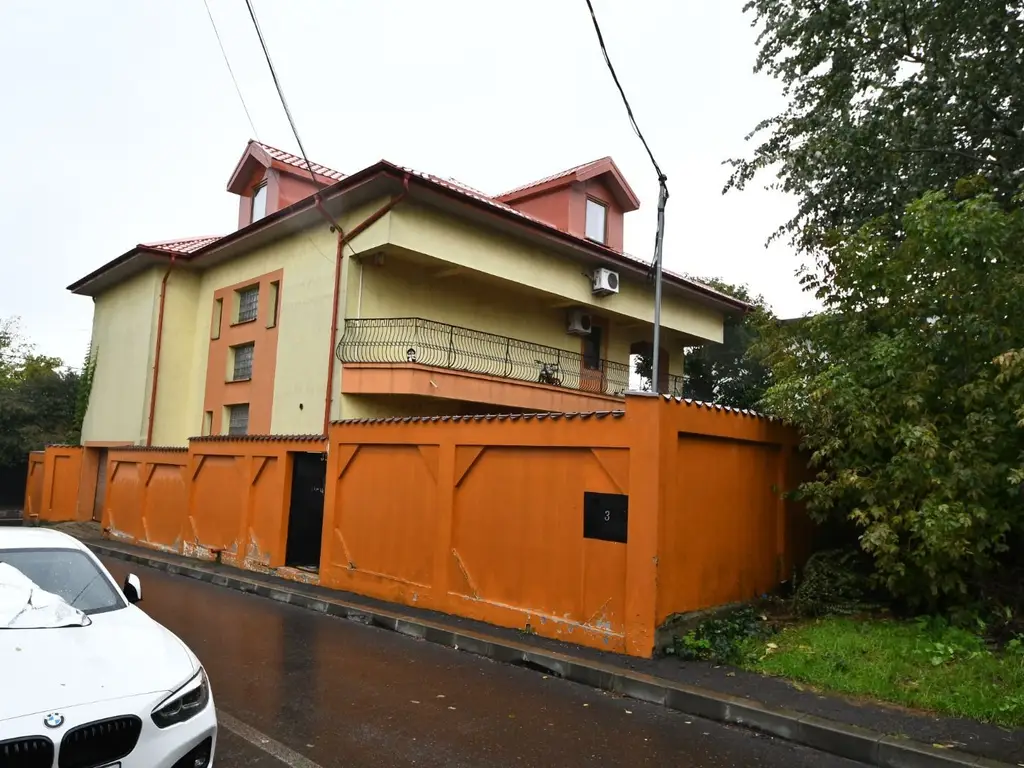Vila spatioasa, pretabil pentru locuit/clinica, zona Micro 17 – Galati
