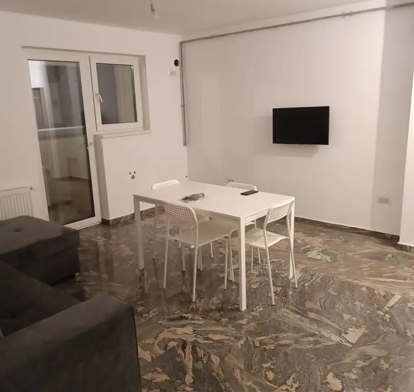 BRASADAS închiriază ap 3 cam etaj 2/3 Sos. Giurgiului.