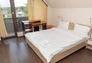 Vilă 5 dormitoare, 4 băi, 2 248mp teren, piscină. Preț: 229 000 E.