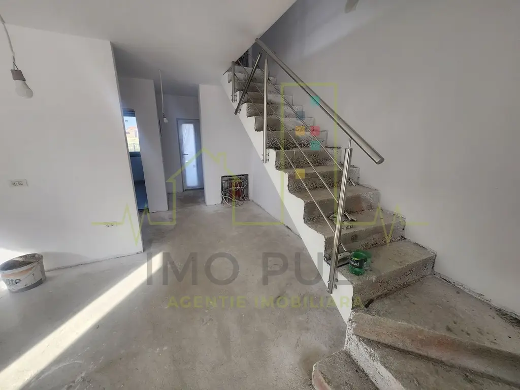 Duplex in Mosnita noua. Pozitie foarte buna. Se pot face 3 dormitoare