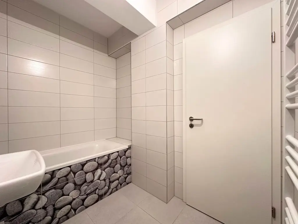 VÂNZARE APARTAMENT 2,5 CAMERE  NOU NELOCUIT