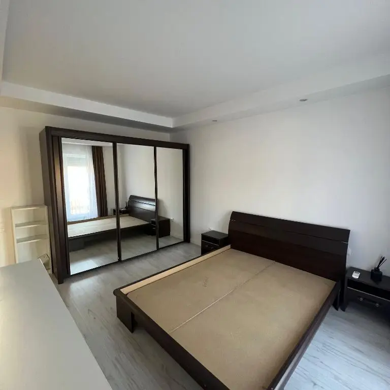 Proprietar inchiriez Cosmopolis Vila N semi-mobilat