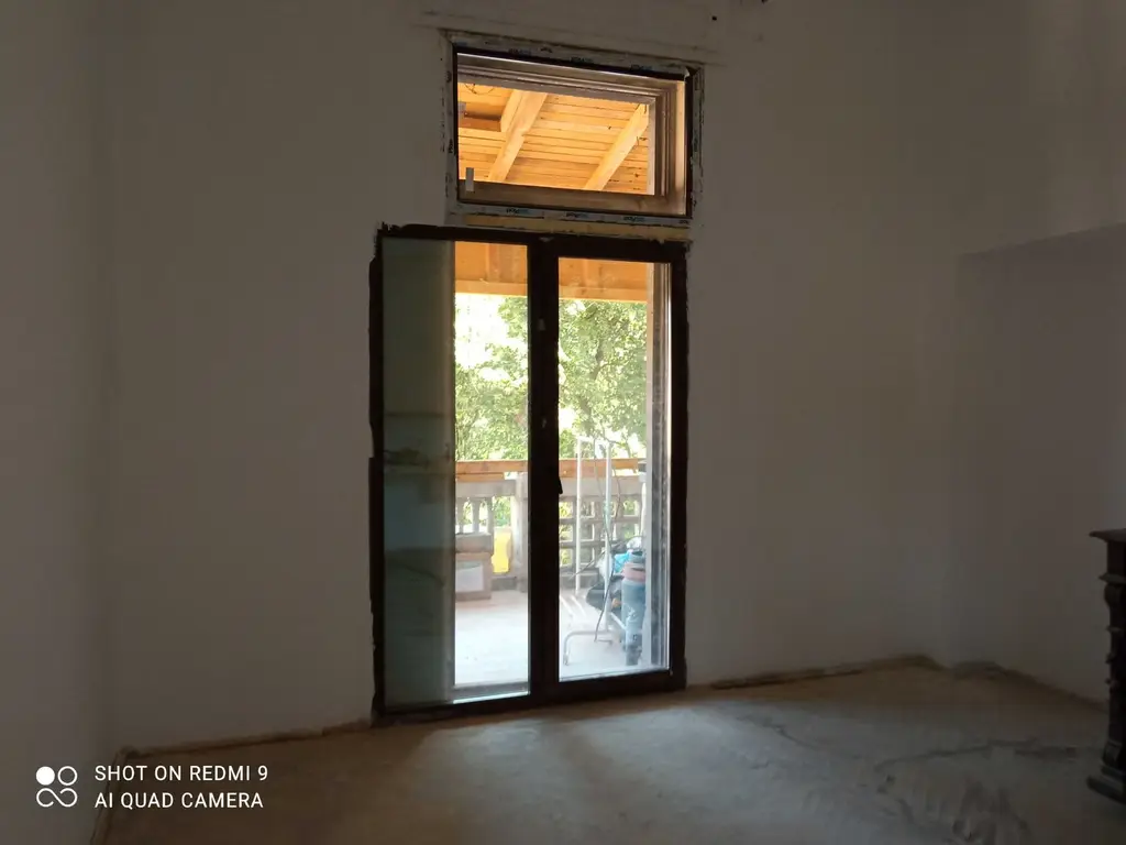 Vand 3 apartamente intr-o vila cu 1 etaj