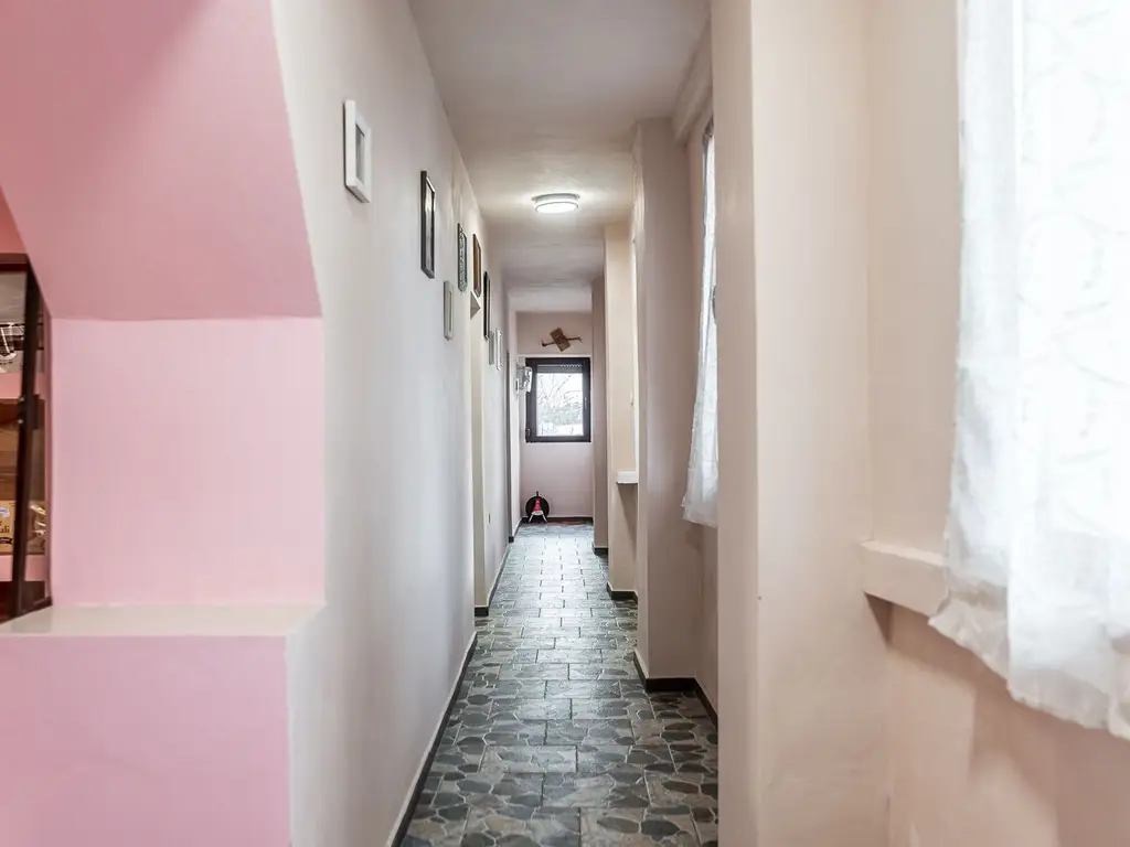 Casă în Vinga – restaurată Integral 2025 | 3 camere | utilități