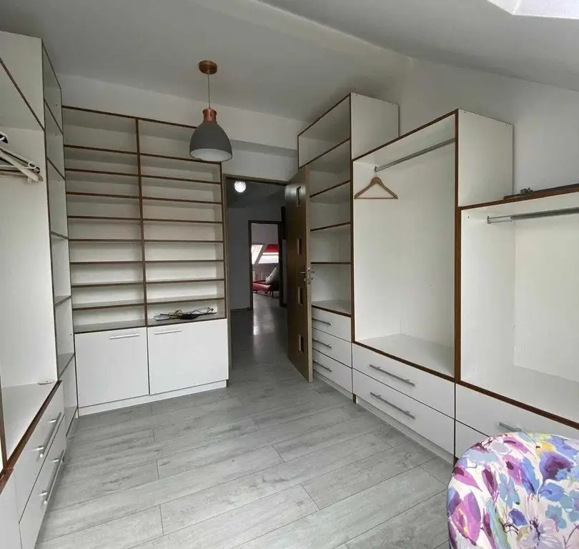 BRASADAS vinde ap 3 camere semi-central.