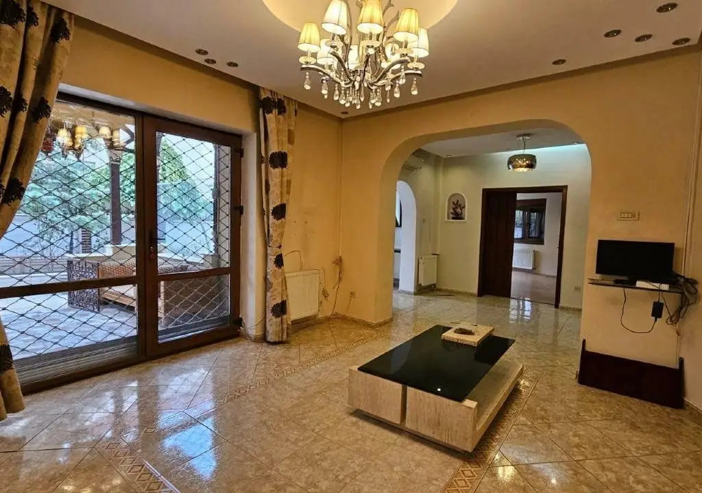 Casa individuala (singur in curte), zona centrala