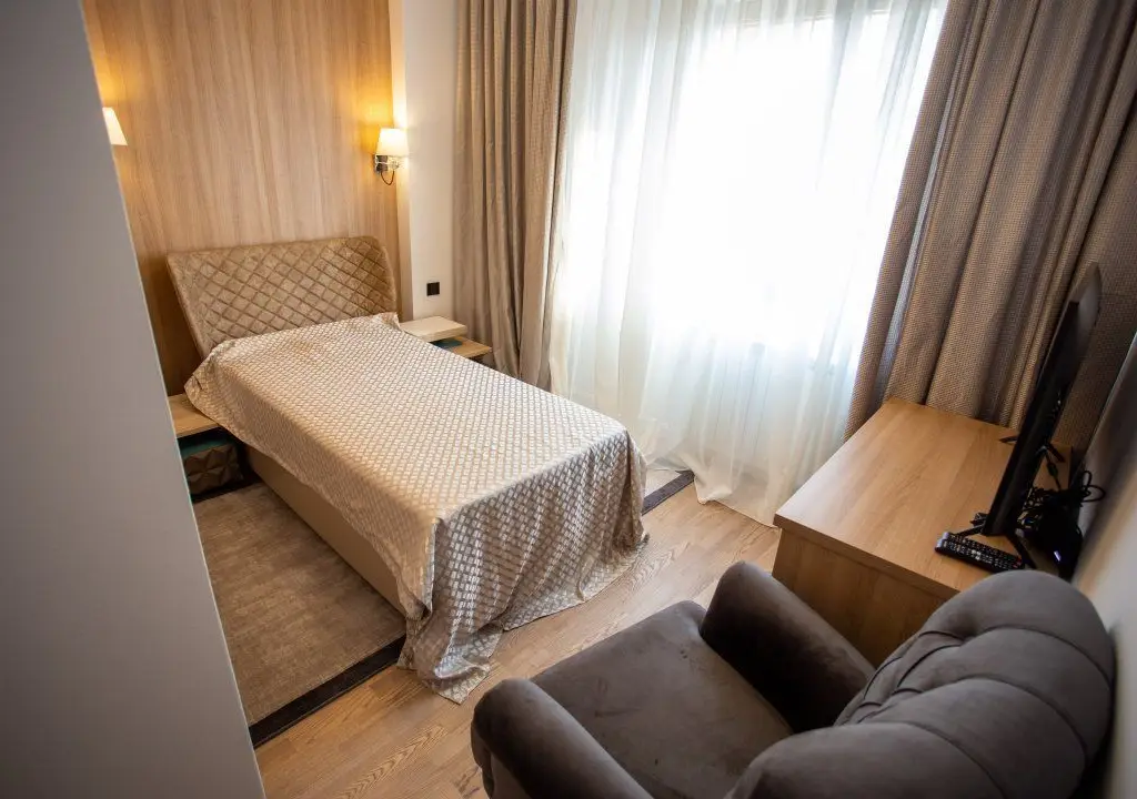 DE VANZARE AP 4 CAMERE LUX, NOU