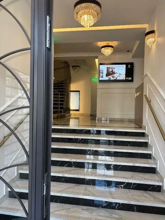Apt 2 cam Victoriei, design interbelic şi finisaje de lux.