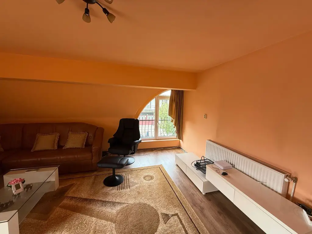 BRASADAS vinde casa 7 cam 11 ari teren renovată integral.