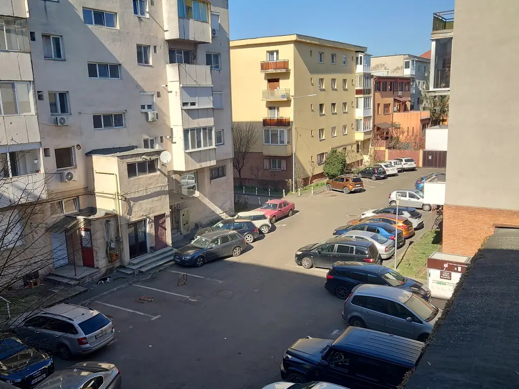 Vând apartament 2 camere Piața Mihai Viteazu
