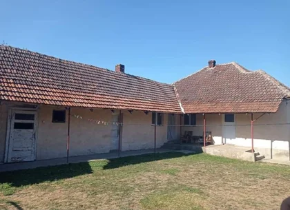 De vânzare casă cu curte