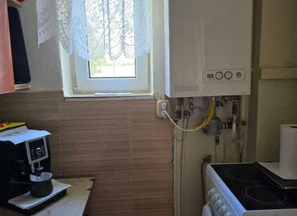 BRASADAS vinde garsoniera pe Ostrovului la PARTER.