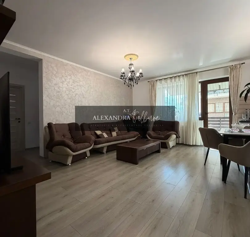 Apartament 3 camere, curte, boxa, parcare, Sub Cetate