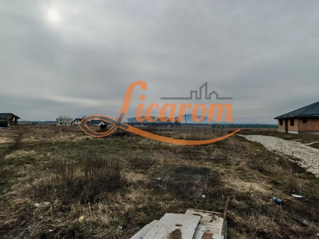 Teren intravilan in suprafata de 644 mp in Sanpetru pret 37000 euro