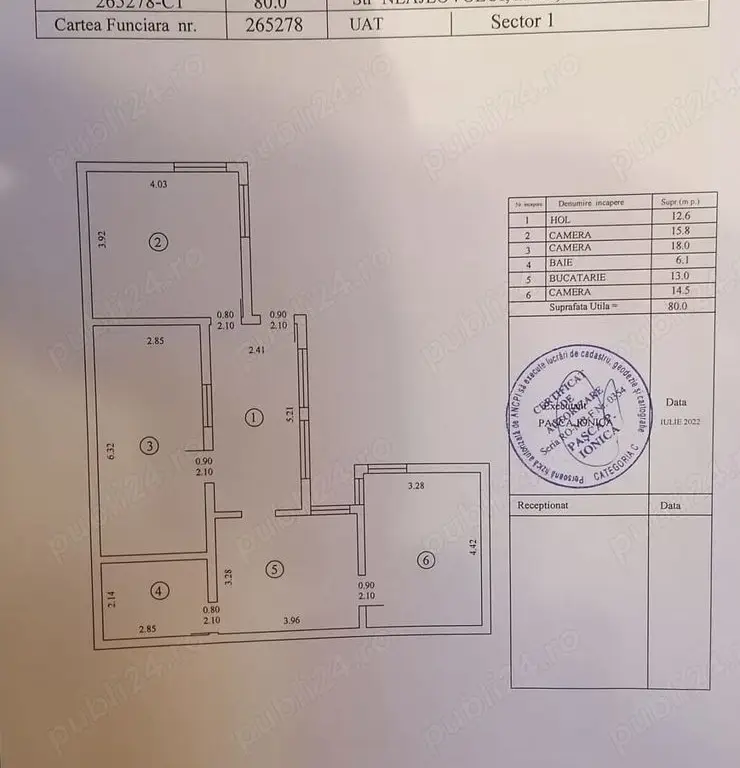Vand casă cu teren.