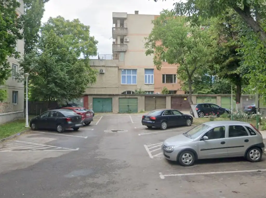 Garaj cu CF, 20 mp, Piata Bucuresti. 12 500 E (neg). Comision 0