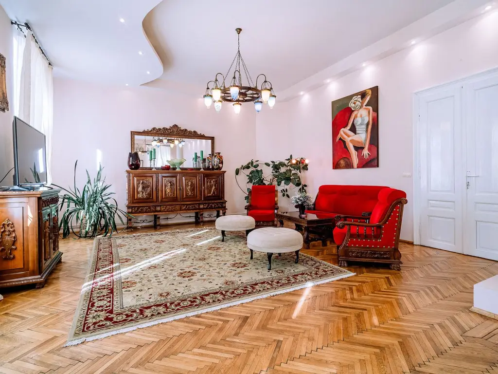 Apartament 4 cam, ultracentral, 170 mp. 289.000 E neg. Comision 0