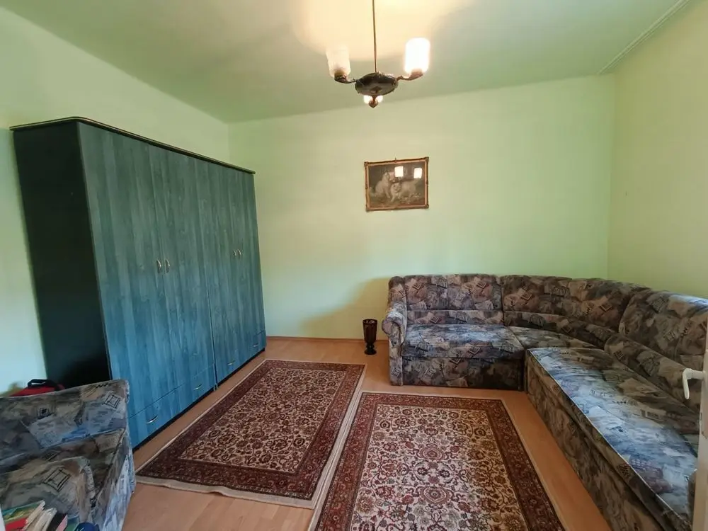 BRASADAS vinde casa 3 cam DUPLEX intrare separată.