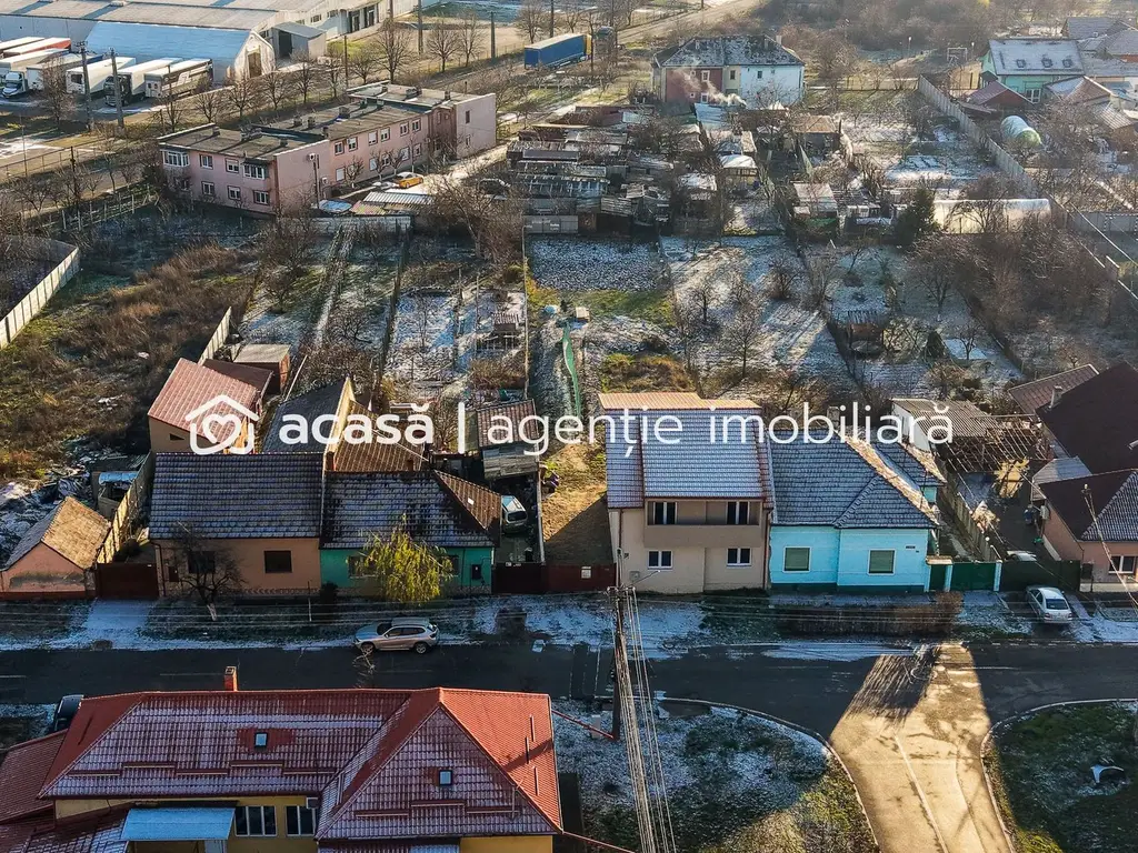 Casă nouă cu etaj semifinalizată, zonă liniștită în Aradul Nou