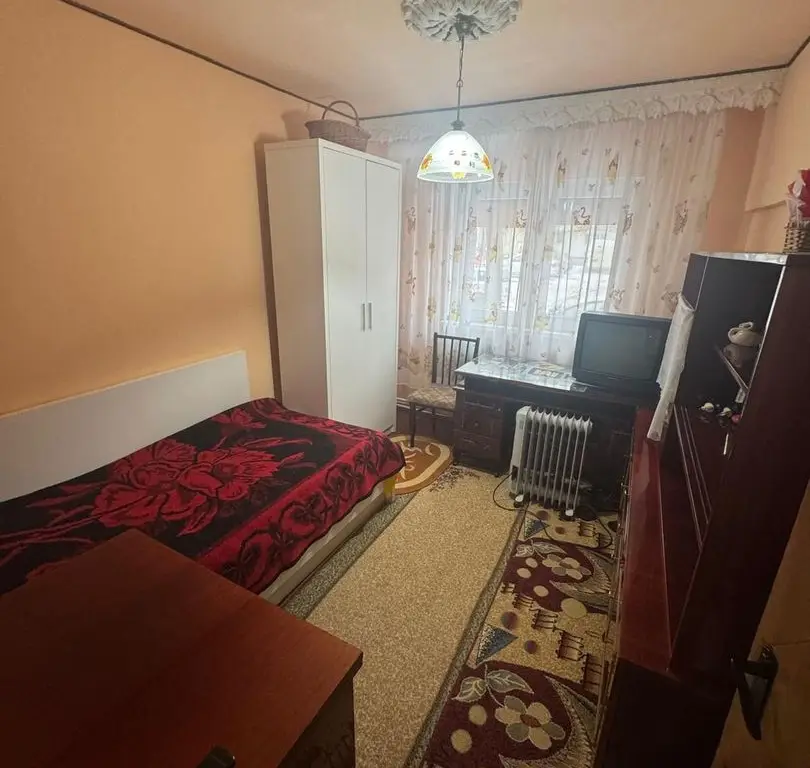 Apartament 4 camere de vânzare – zonă Școala 8