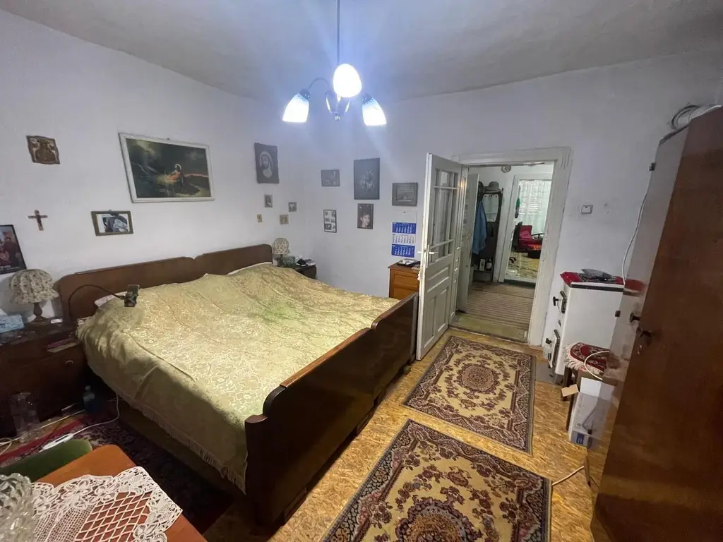 Vindem casă tradițională in sat Sabolciu,central, 4500 mp- 76.000 euro