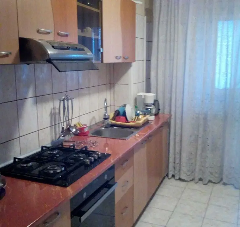 BRASADAS închiriază ap 2 cam Et 6/8 zona Unirii