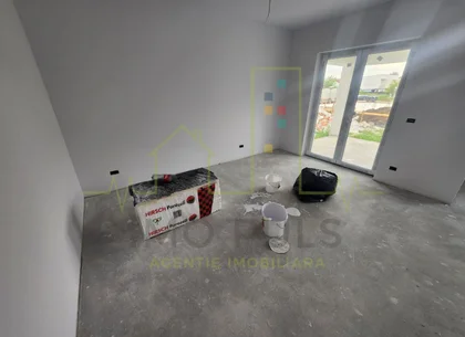 Duplex despartit prin Garaj. 4 dormitoare. 3 Bai. Dumbravita