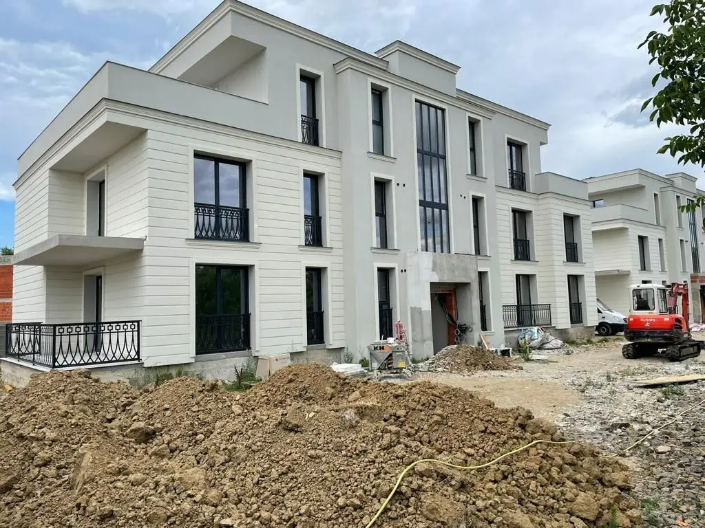 Ag EUROPA vinde ap NOU 55mp în zona SEMICENTRALA