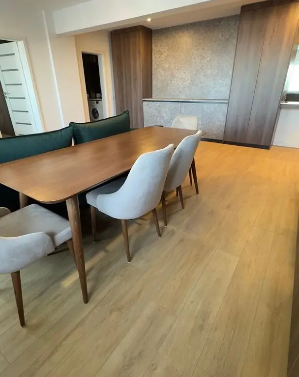 Inchiriez ap 3 camere, mobil utilat modern, loc parcare- 800 euro/luna