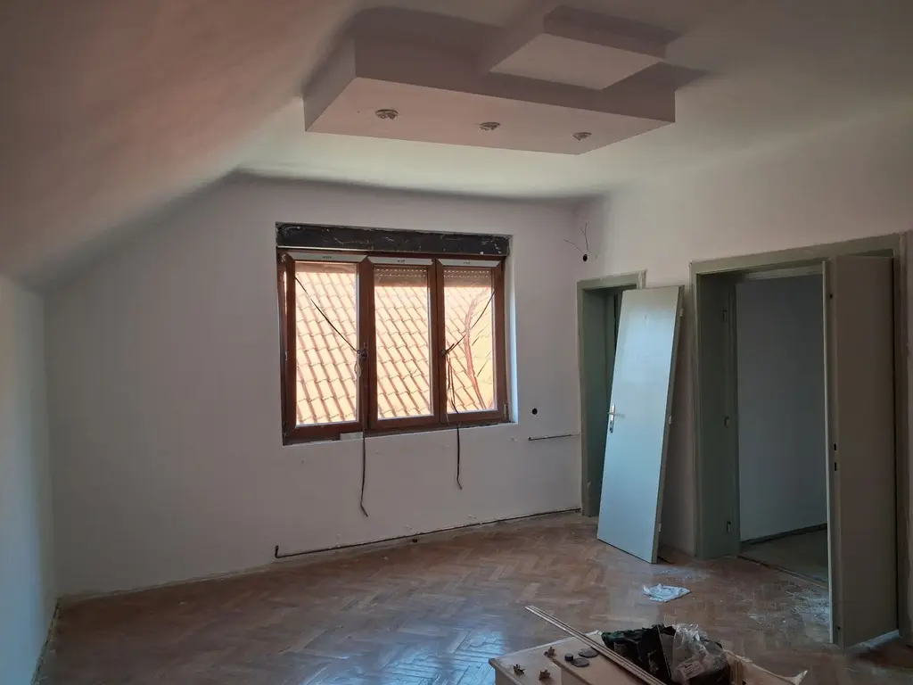 Casa RENOVATA partial 8 cam 6 ari 550mp garaj Ana Ipatescu.