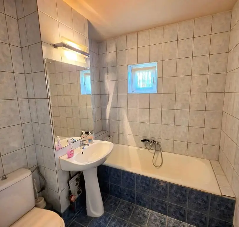 Vand apartament cu 2 camere decomandat in Calea Lipovei