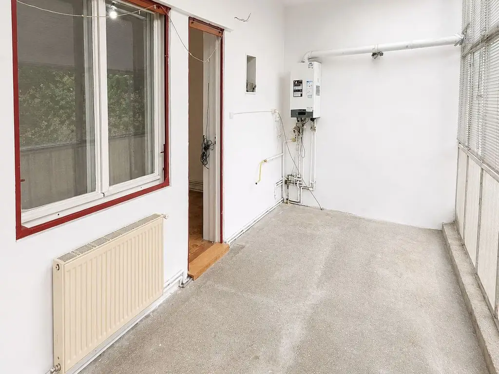 Apartament spațios cu 3 camere, 87 mp utili, 2 garaje, etaj 1 la casă