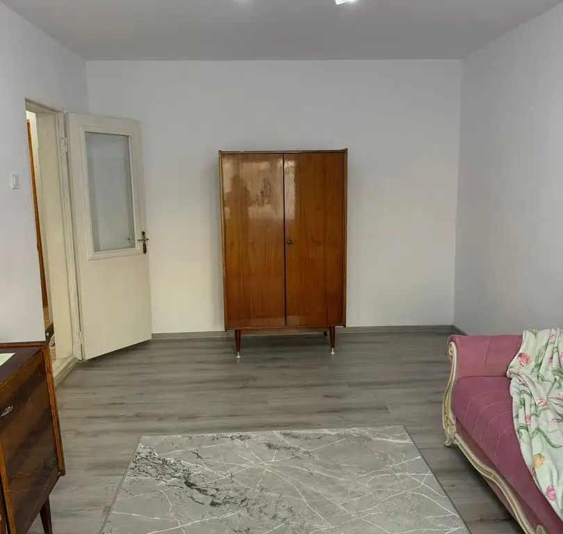De vanzare apartament cu 2 camere, etaj 4/4, recent renovat, 33.000 euro