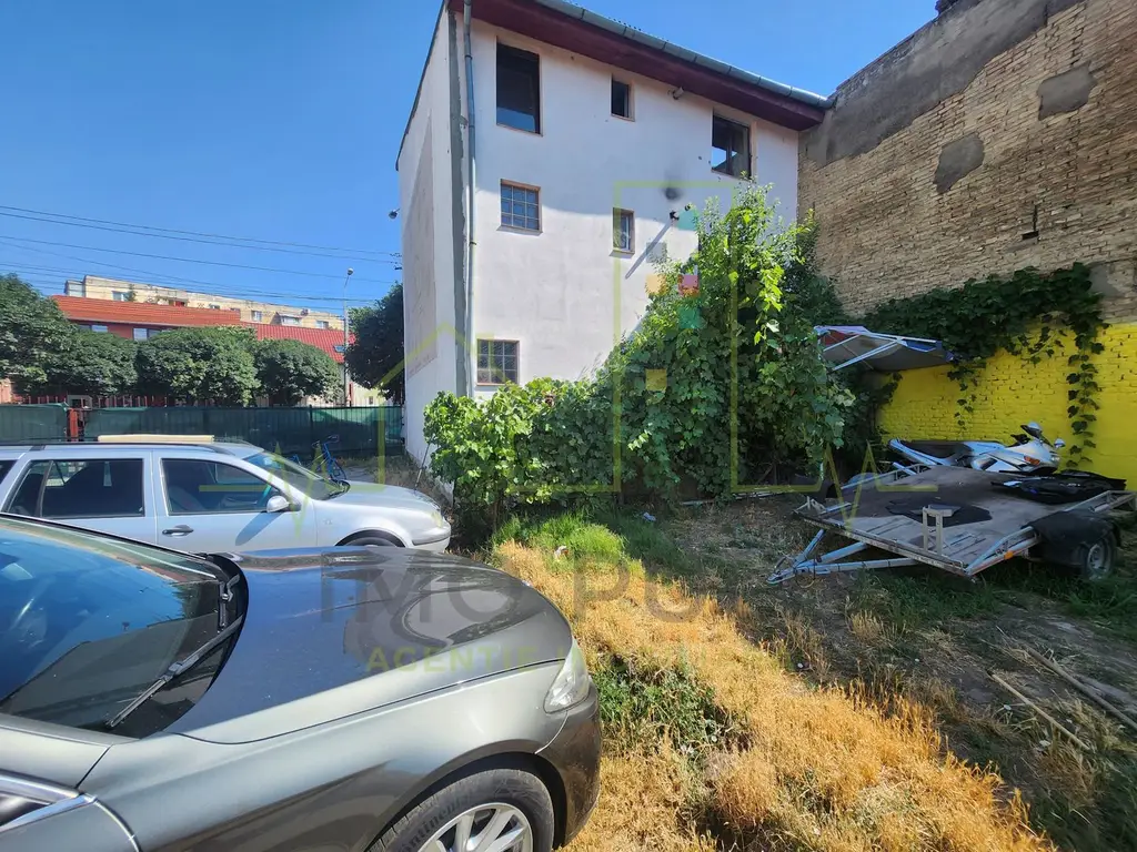 Casa individuala. Foarte pretabila de afacere. SAD la parter si intrare separata