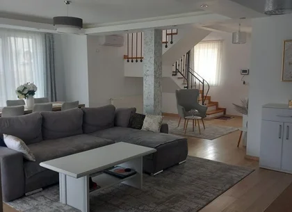 BRASADAS vinde casa NOUA cu etaj în zona UNIRII.