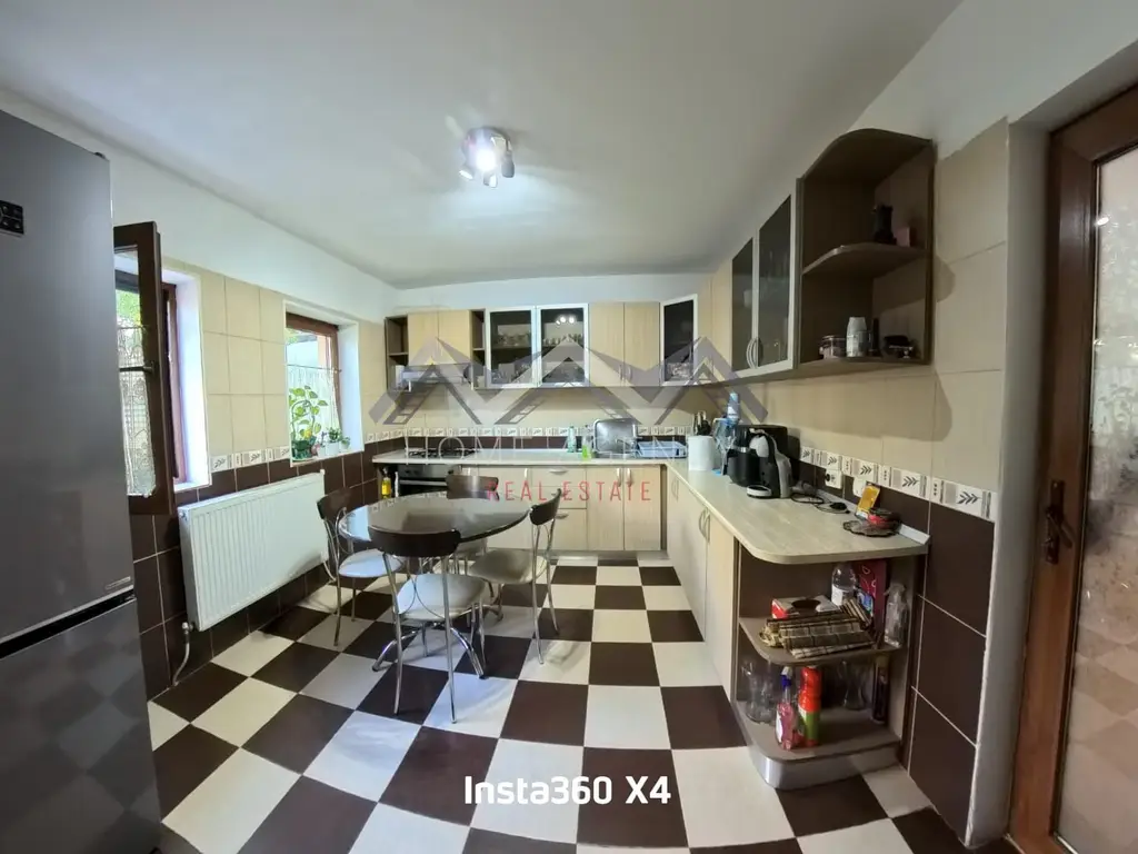 Casă individuală P+1+M cu garaj și terase spațioase – Otopeni Central