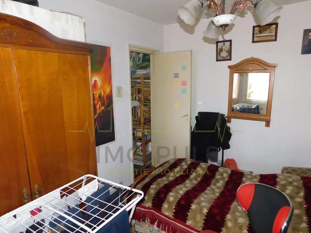 4 camere la pret de 3. Pozitie excelenta.