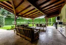 Vilă exclusivistă pe malul Mureșului – design modern si teren generos