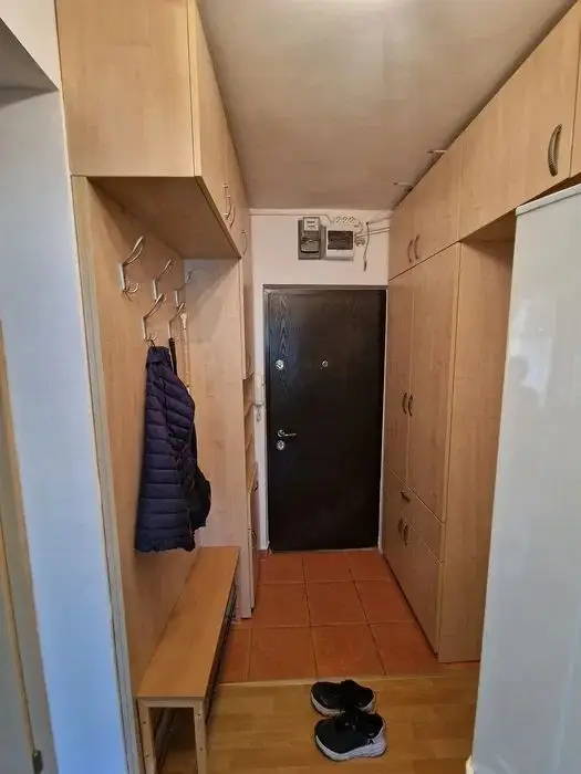 Apartament cu 2 camere decomandate, situat în zona Dacia