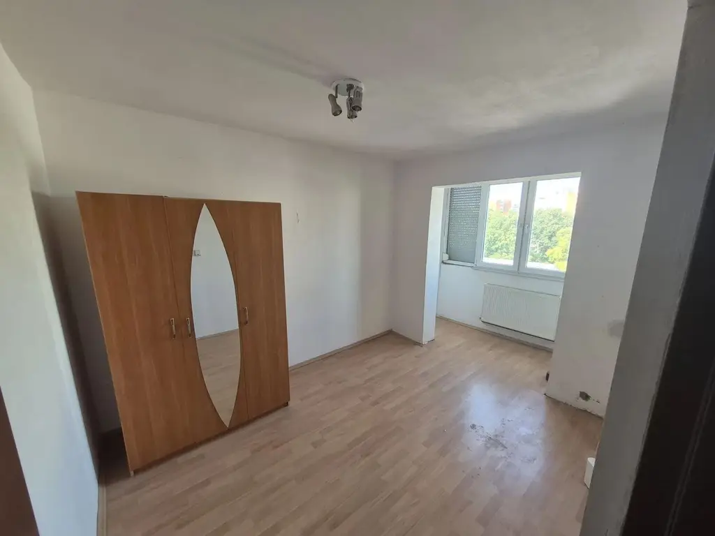 Apartament 3 camere | 55 mp | Centrală proprie | Piața Doina |