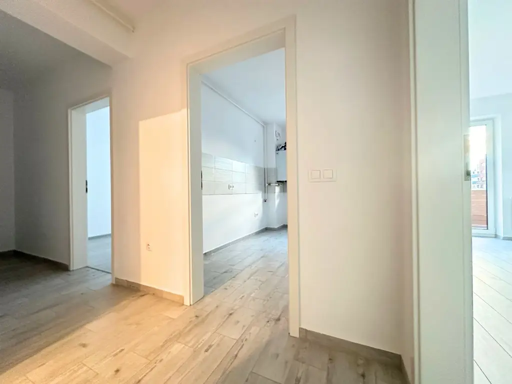 VÂNZARE APARTAMENT 2,5 CAMERE  NOU NELOCUIT