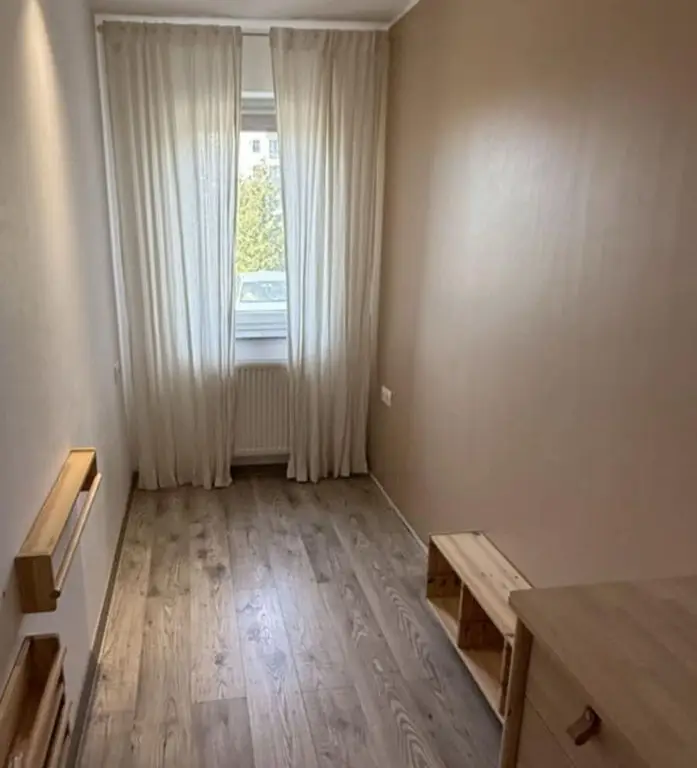 Apartament 2,5 camere chic cu grădină balcon vitrat și mobilier premium